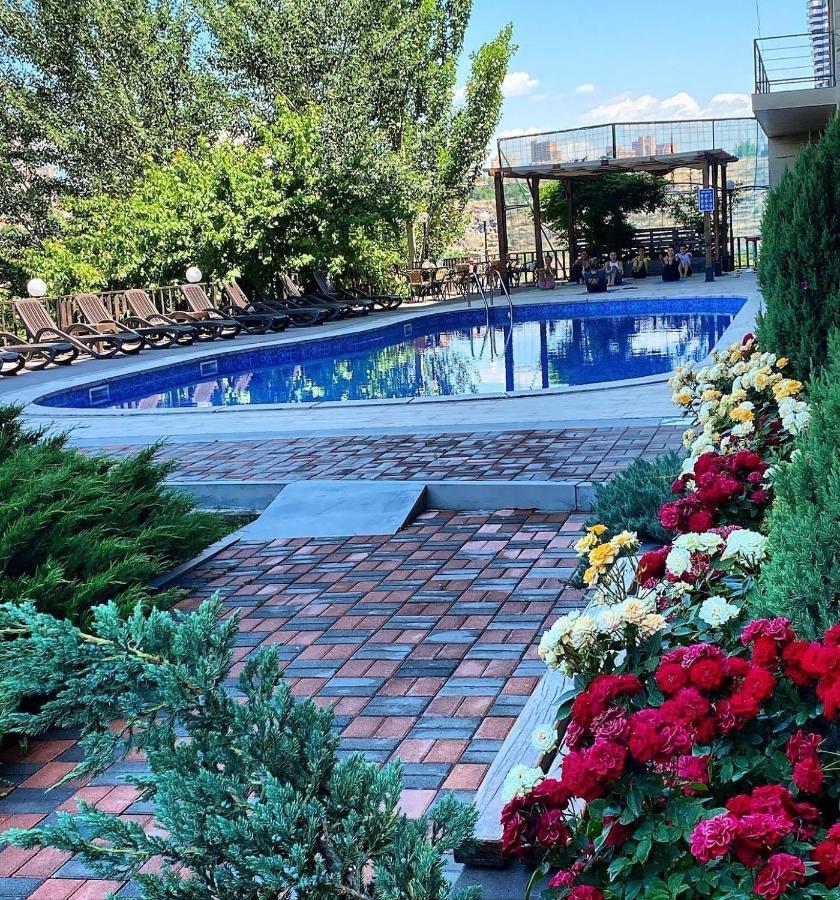 Olympia Garden Hotel Erivan Dış mekan fotoğraf